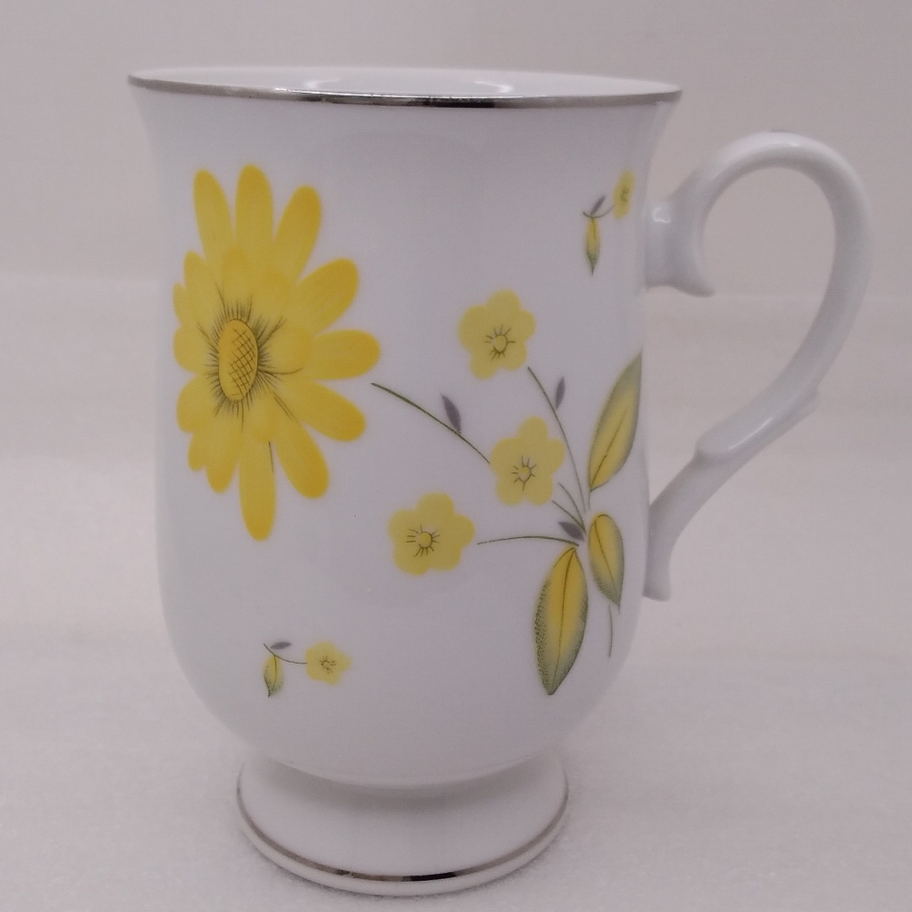 Sheffield Pedestal Footed  Sunshine MUG White w/ Yellow Daisies 12 oz Cup 1970